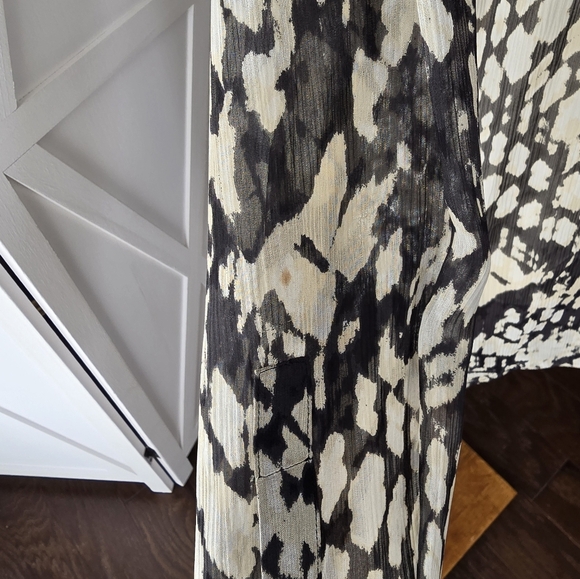 Vince Stylish Black and Cream Basketweave Print Women's Blouse - Picture 13 of 13